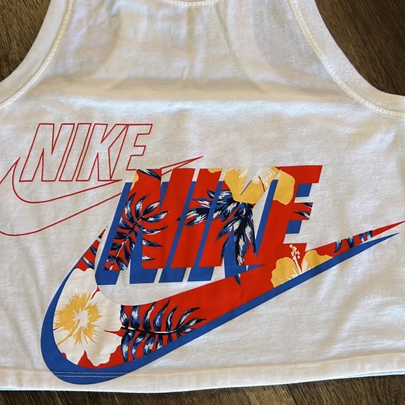 Nike tropical Leaf Tank Top🌺🌺 - Picture 2 of 6
